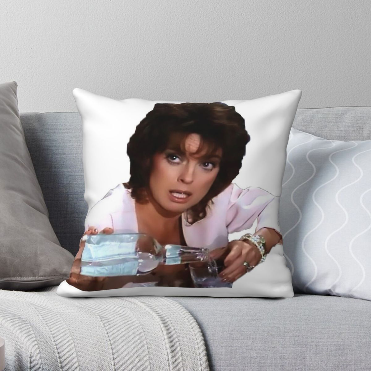 Dallas Sue Ellen Ewing Square  - Home Decor Dallas ulasan dan harga